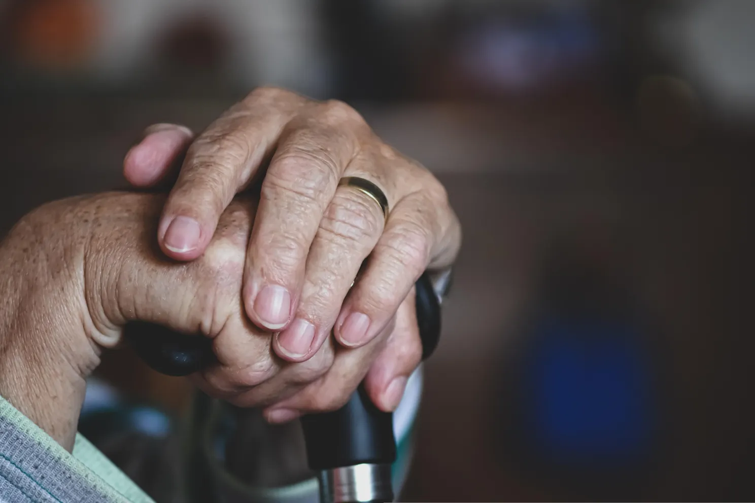 Fenomenul „SKI”: de ce tot mai mulți pensionari aleg să-și cheltuie banii în vacanțe în loc să-i lase moștenire copiilor