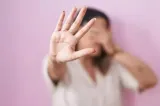 Și-a drogat fiica și pe prietena ei, pe care apoi a violat-o. Caz șocant în Timiș