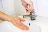 Sute de blocuri din București rămân fără apă caldă din cauza sistării temporare de la CET Grozăvești