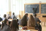 Nu tăiați bursele sociale în vacanță! Este apelul pe care îl fac cei de la Salvați Copiii