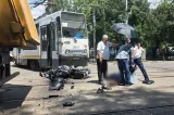 Motociclist mort după un impact violent cu un tramvai, pe Bulevardul Bucureștii Noi