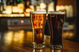 Bere blondă vs bere neagră: care este mai bună pentru sănătate
