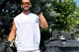 Noi imagini cu Dorian Popa la munca în folosul comunității: „Numai el putea aduna gunoaie cu Rolex la mână”