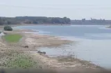 Dunărea scade cu 2–3 centimetri pe zi: Apele Române pregătesc scufundarea a patru barje pentru a asigura răcirea reactorului