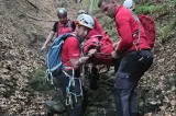 Un turist de 45 de ani a fost salvat de salvamontiștii din Zărnești după ce a căzut aproximativ 10 metri
