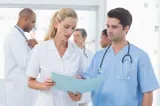 Gărzile medicilor ar putea fi plătite mai bine. Alexandru Rogobete anunță schimbări și pentru rezidenți