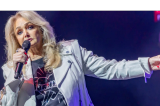 Celebra cântăreață Bonnie Tyler, în comă indusă, după ce a fost operată de urgență. Ar urma să cânte la București 