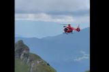 O turistă de 55 de ani a fost salvată cu elicopterul din Masivul Ciucaș, după ce i s-a făcut rău pe munte VIDEO