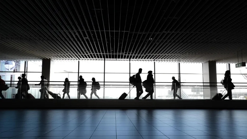 Vedete din România, blocate în Dubai după atacul cu rachete al Iranului