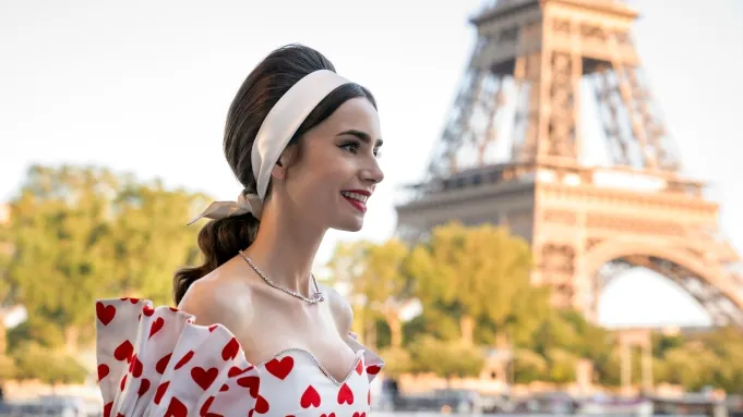 Lily Collins 