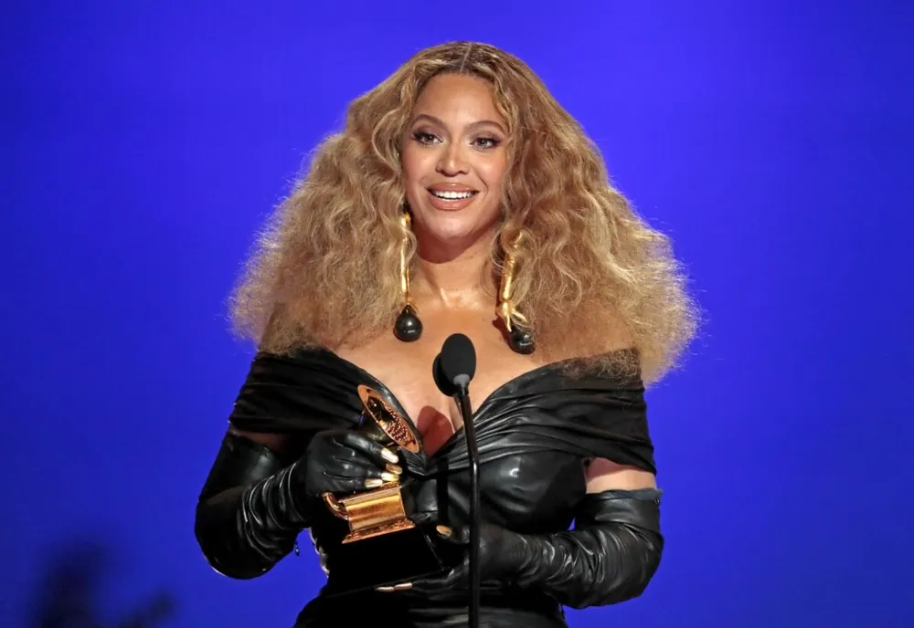 Beyonce, eclipsată de propria fiică pe covorul roșu. Blue Ivy, apariție radiantă la 12 ani