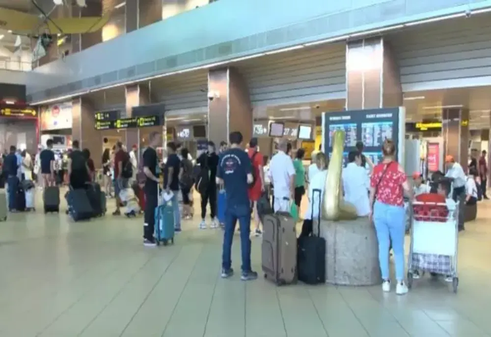 SE SCHIMBĂ REGULILE DE CĂLĂTORIE CU AVIONUL