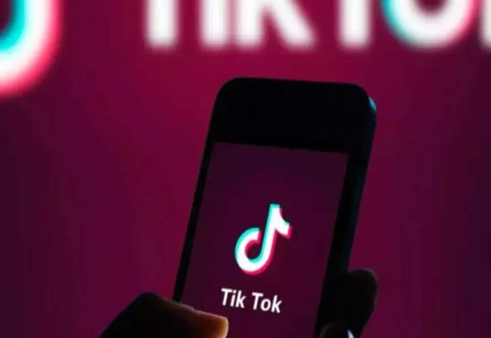 Utilizarea excesivă a platformelor TikTok și Instagram poate duce la degradarea creierului