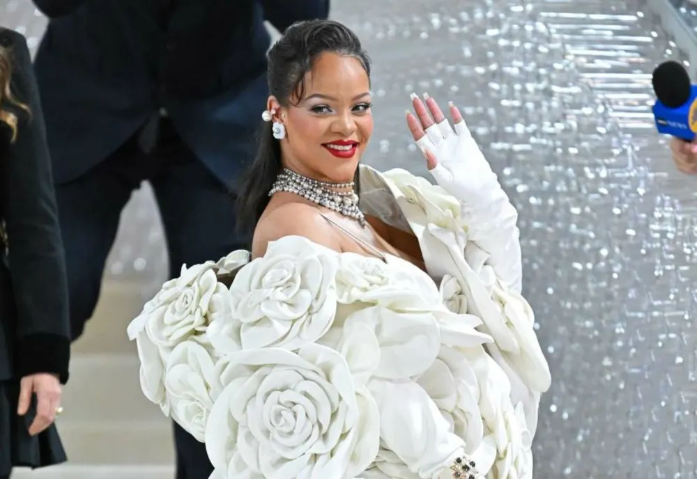 Rihanna a născut o fetiță