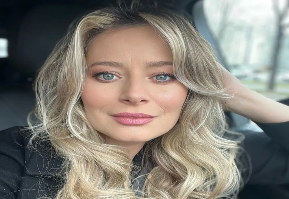 Laura Cosoi, graviduță senzuală într-o rochie de 50 de lei
