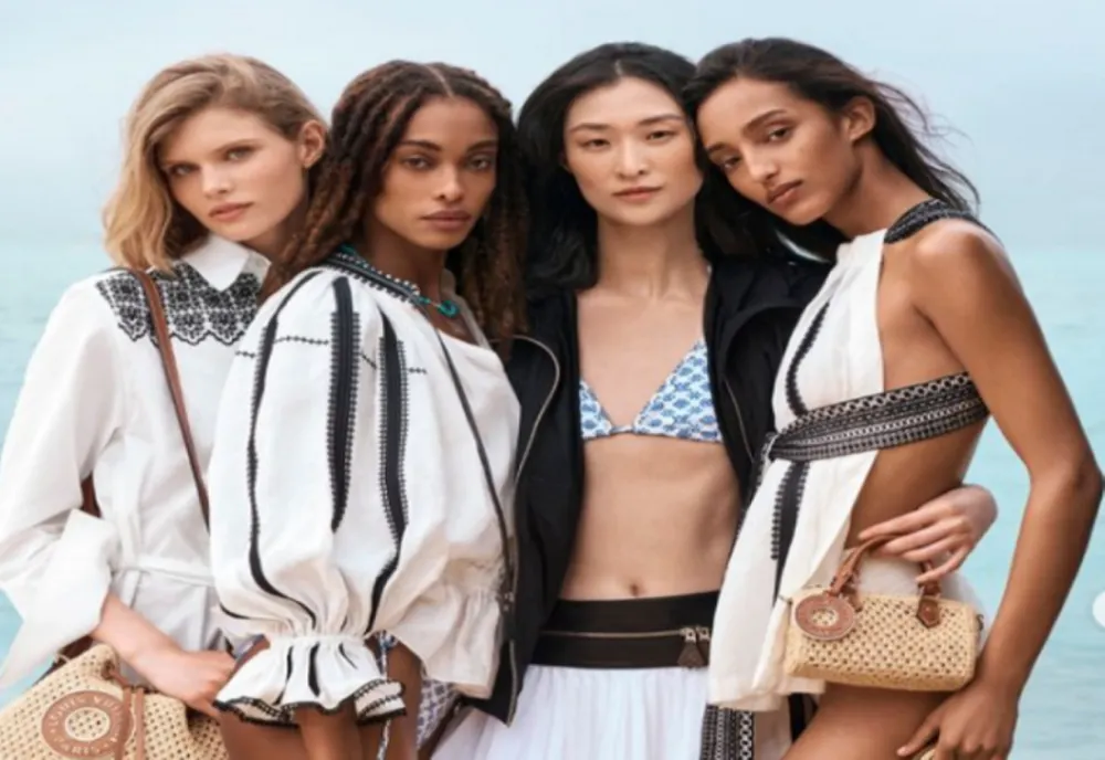 Casa de modă Louis Vuitton, acuzată că a copiat în noua colecție o ie românească din Mărginimea Sibiului