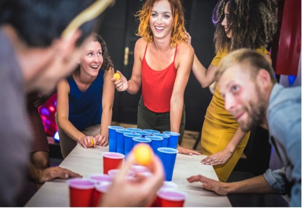 Ce este „drunkorexia”, un viciu foarte periculos răspândit printre tineri