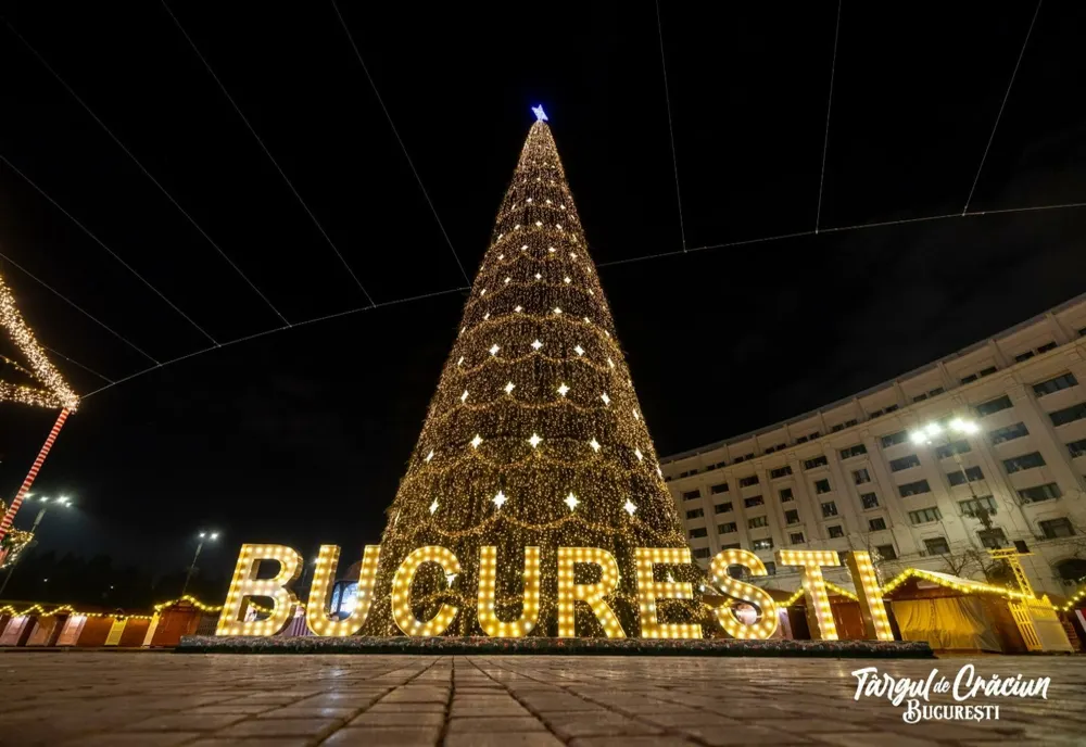 Târgul de Crăciun din Piața Constituției se deschide vineri, 29 noiembrie. Se aprind și luminițele de sărbători