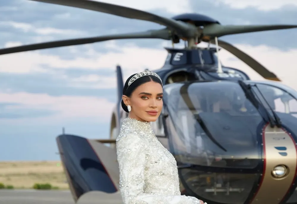ADELINA PESTRIȚU, ÎNTR-O ROCHIE DE 20 KG, ADUSĂ CU ELICOPTERUL LA „BALUL PRINȚILOR ȘI PRINȚESELOR” DE LA MONACO