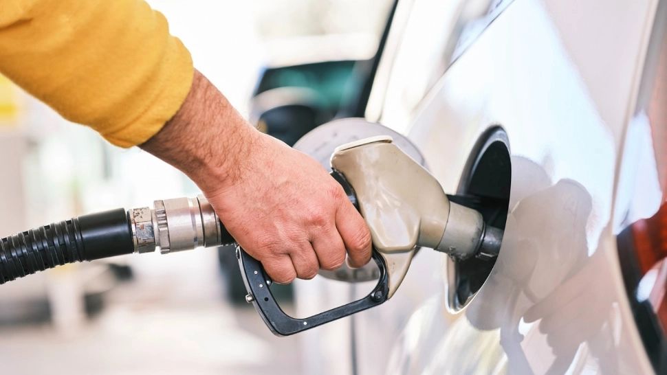 Prețurile carburanților la benzinăriile din București au sărit din nou cu 9 bani peste noapte