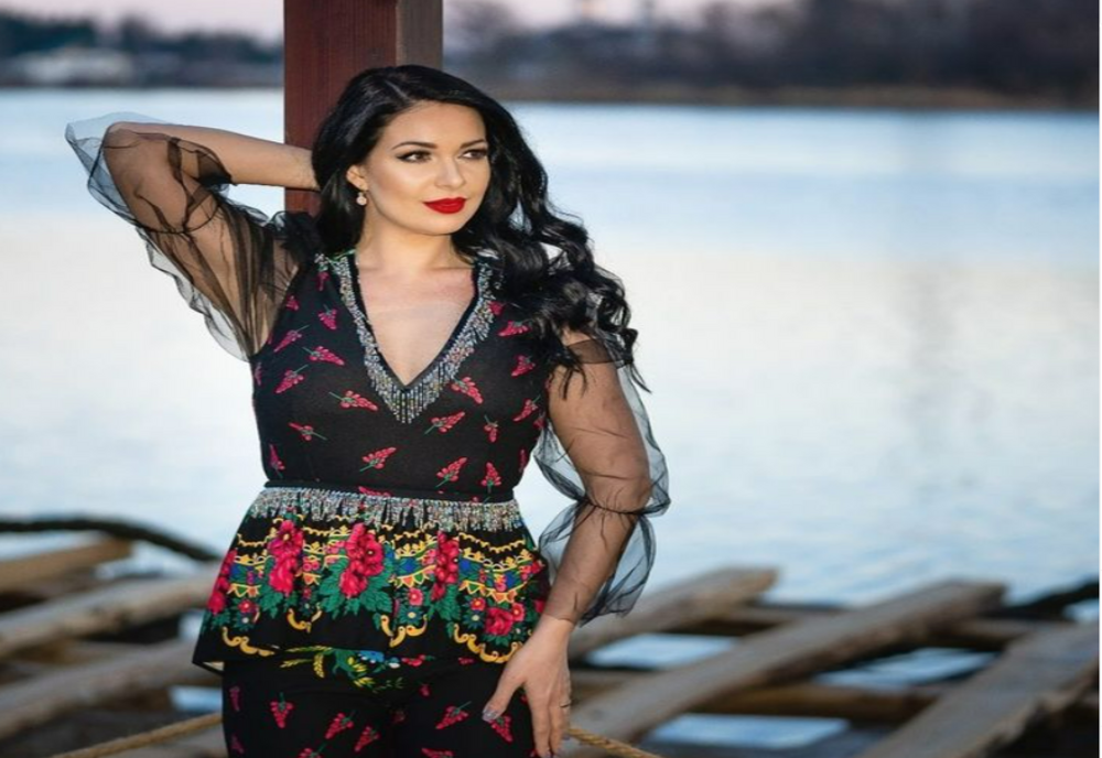 Cu cine locuiește Deea Maxer după divorț. Nu mai stă singură cu copiii