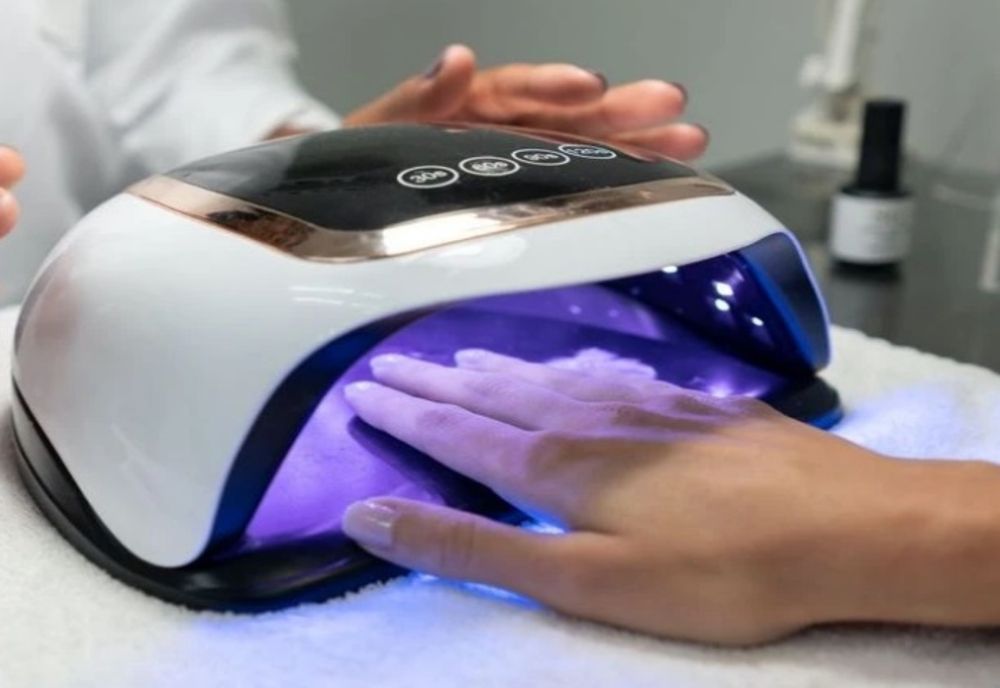 De ce ar trebui să aplicați protecție solară înainte de oja semipermanentă