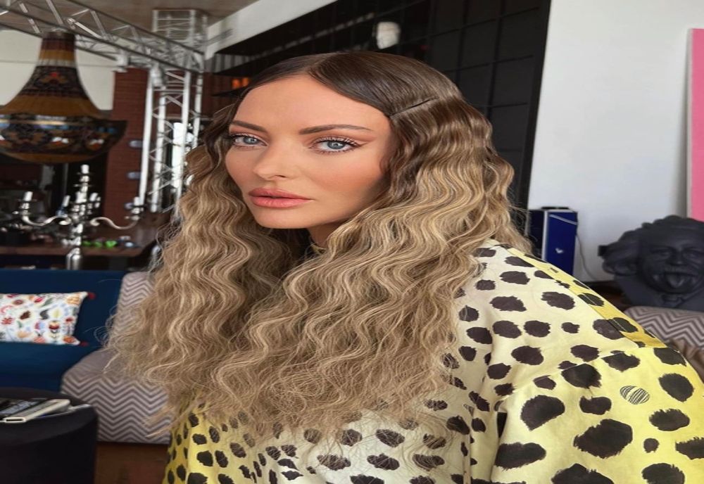 Delia, apariție de senzație în Piața Obor. Vedeta și-a umplut sacoșa de rafie cu murături