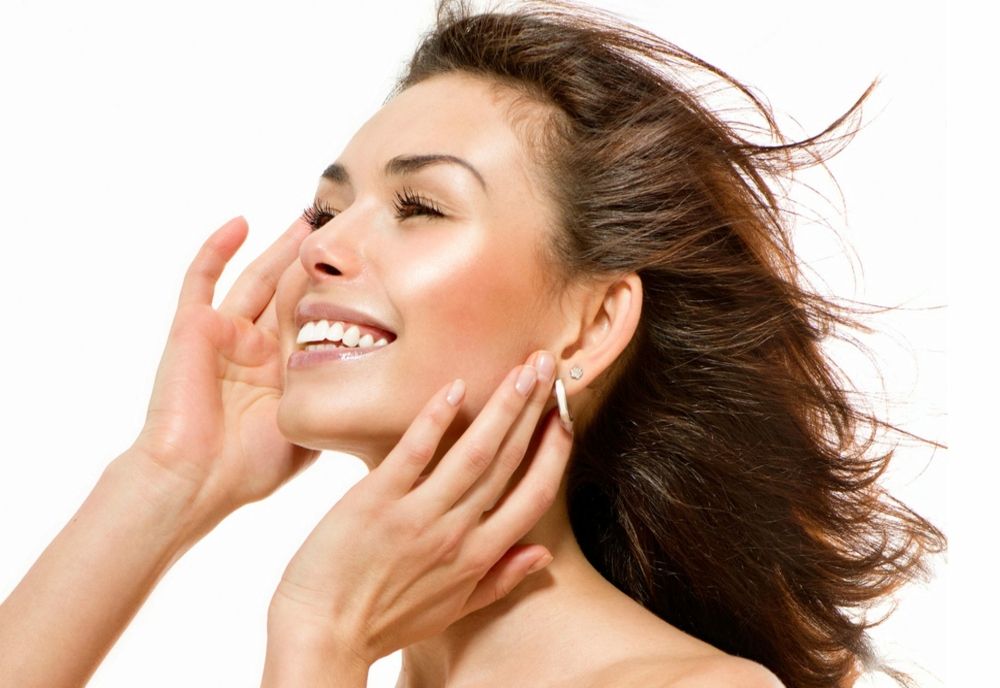 Iată de ce curățarea dublă este esențială pentru piele!