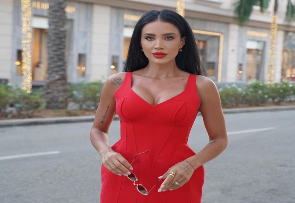 Cum arată Adelina Pestrițu în costum de baie după ce a renunțat la silicoane