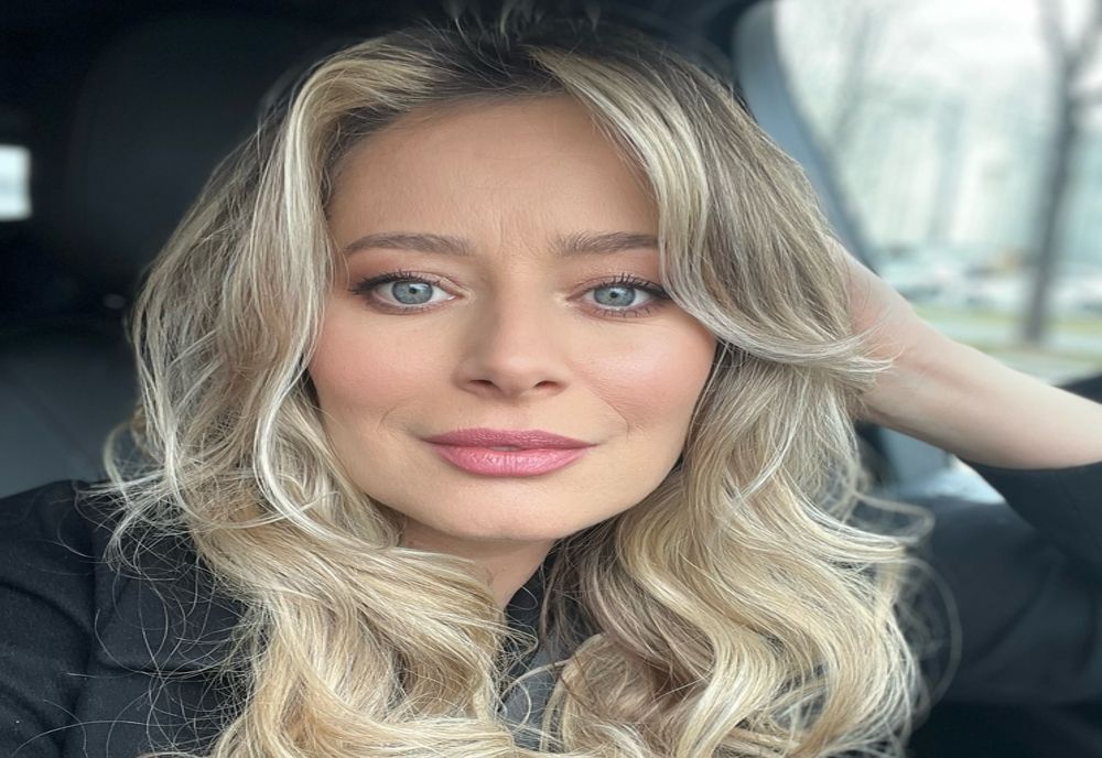 Laura Cosoi, graviduță senzuală într-o rochie de 50 de lei