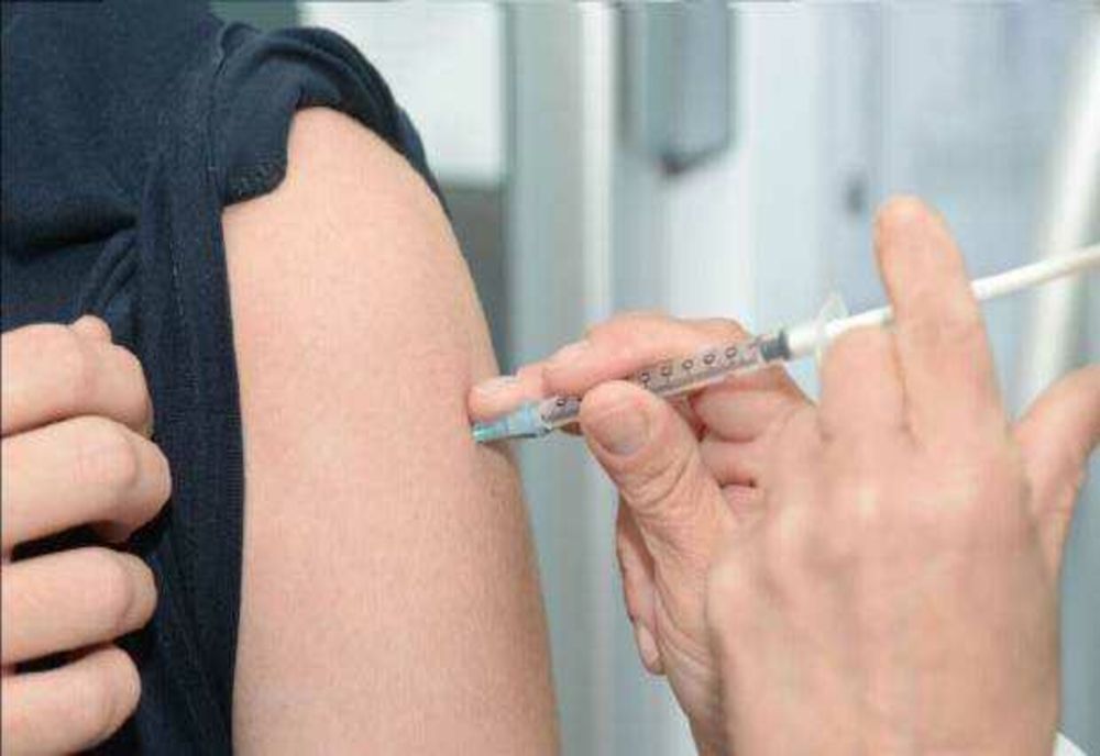VACCINUL CARE PREVINE MAI MULTE TIPURI DE CANCER, DISPONIBIL PÂNĂ LA 26 DE ANI