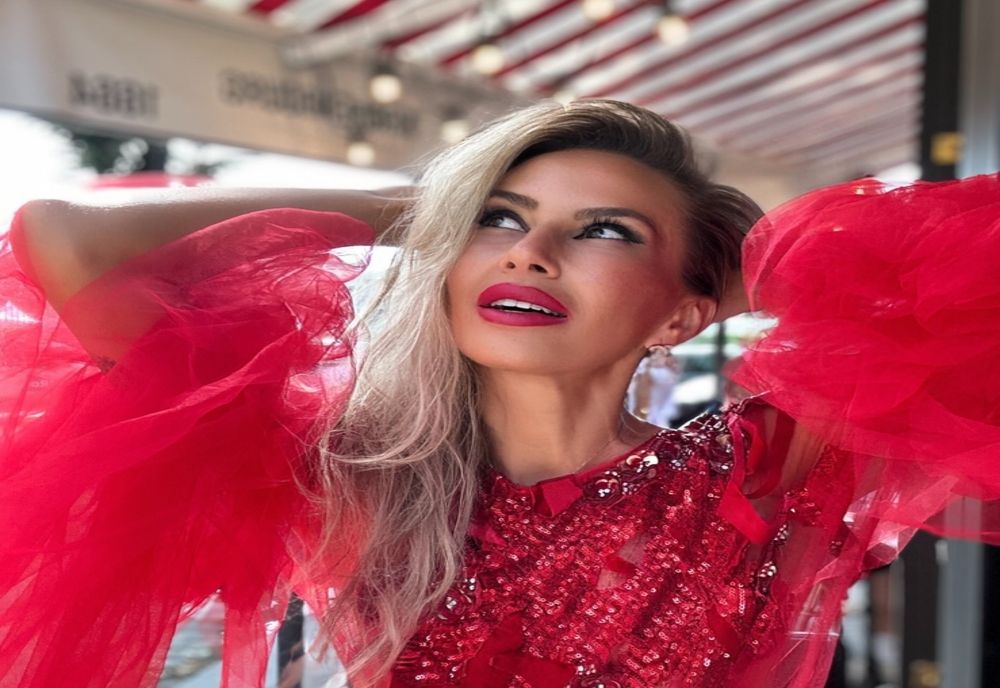 Crina Abrudan a făcut senzație la Paris Fashion Week