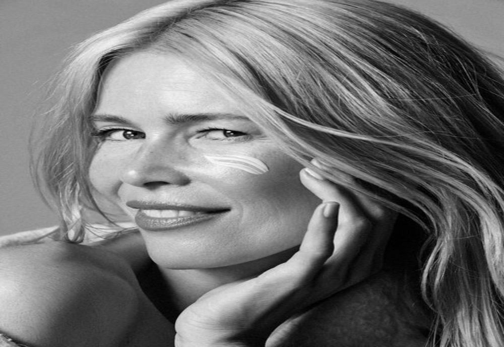 Claudia Schiffer, noua imagine Rhode, brandul de beauty al lui Hailey Bieber