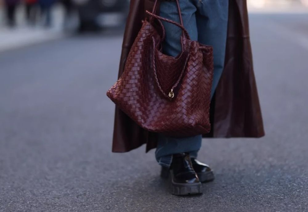 Ce culoare va înlocui negrul în garderoba noastră?