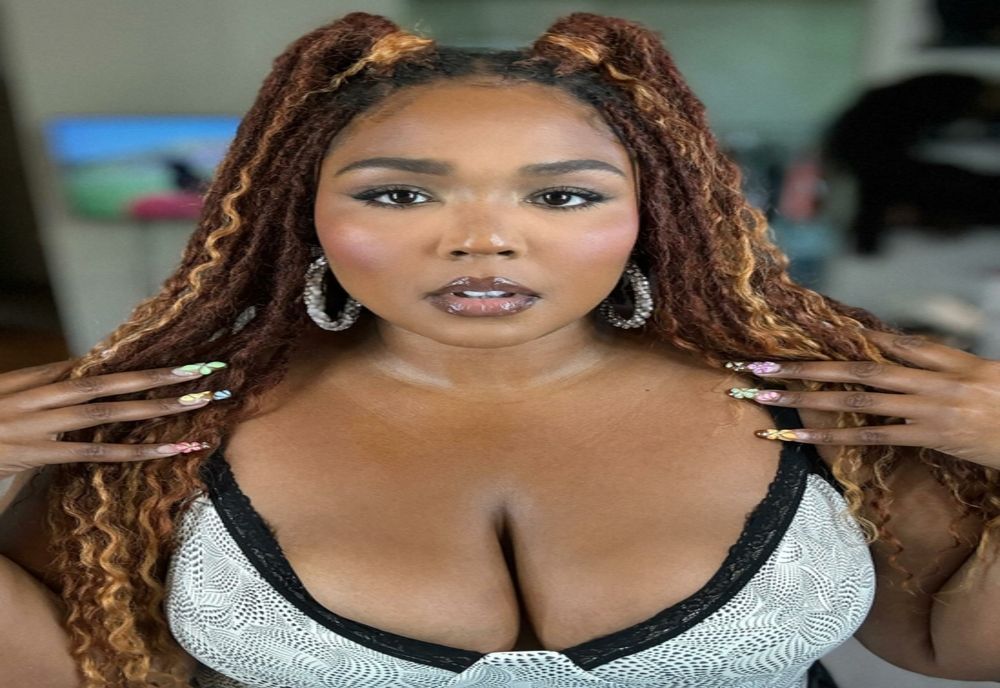 Lizzo a slăbit considerabil și e de nerecunoscut