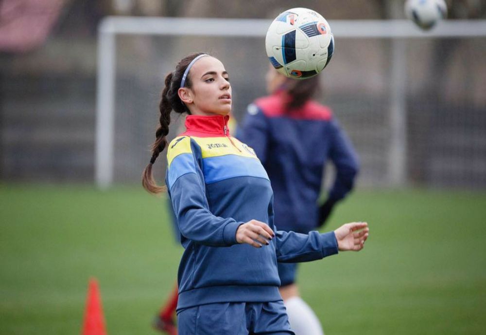 CINE ESTE ȘI CUM ARATĂ CEA MAI FRUMOASĂ FOTBALISTĂ DIN ROMÂNIA