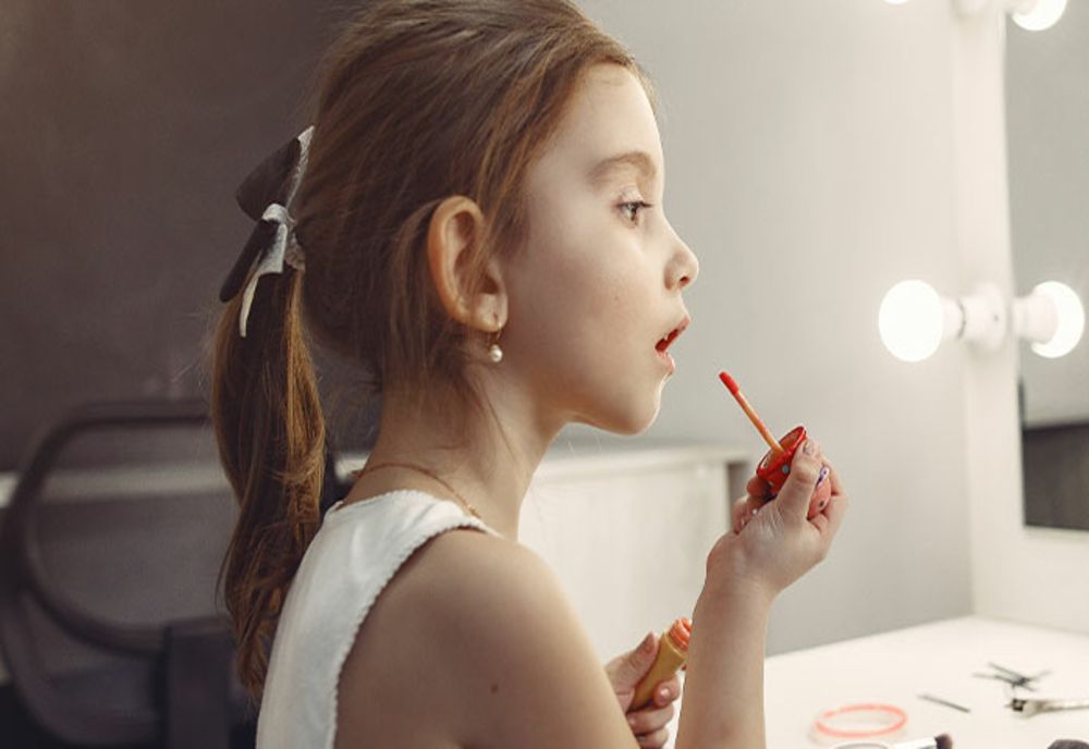 FENOMENUL COPIILOR SEPHORA: CUM AJUNG FETIȚE DE 10 ANI SĂ CUMPERE PRODUSE ANTI-ÎMBĂTRÂNIRE