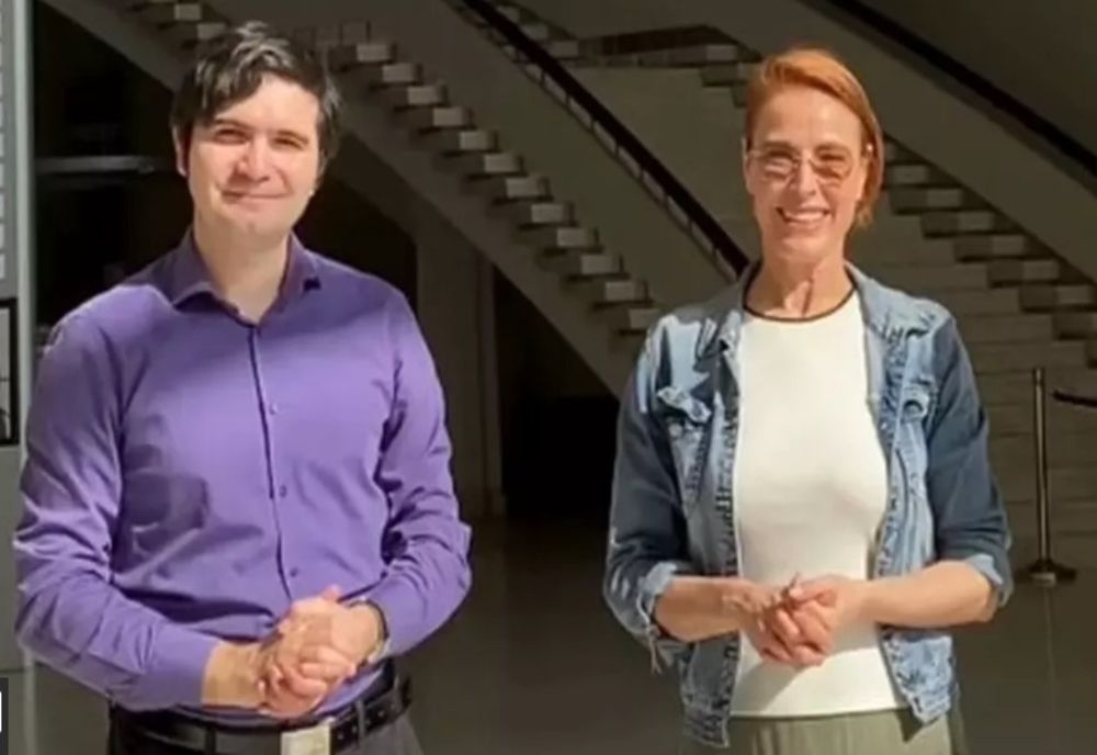 MOTIVUL PENTRU CARE MONICA DAVIDESCU A ÎNVĂȚAT LIMBAJUL SEMNELOR