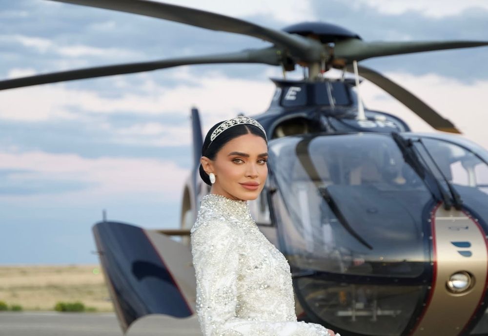 ADELINA PESTRIȚU, ÎNTR-O ROCHIE DE 20 KG, ADUSĂ CU ELICOPTERUL LA „BALUL PRINȚILOR ȘI PRINȚESELOR” DE LA MONACO