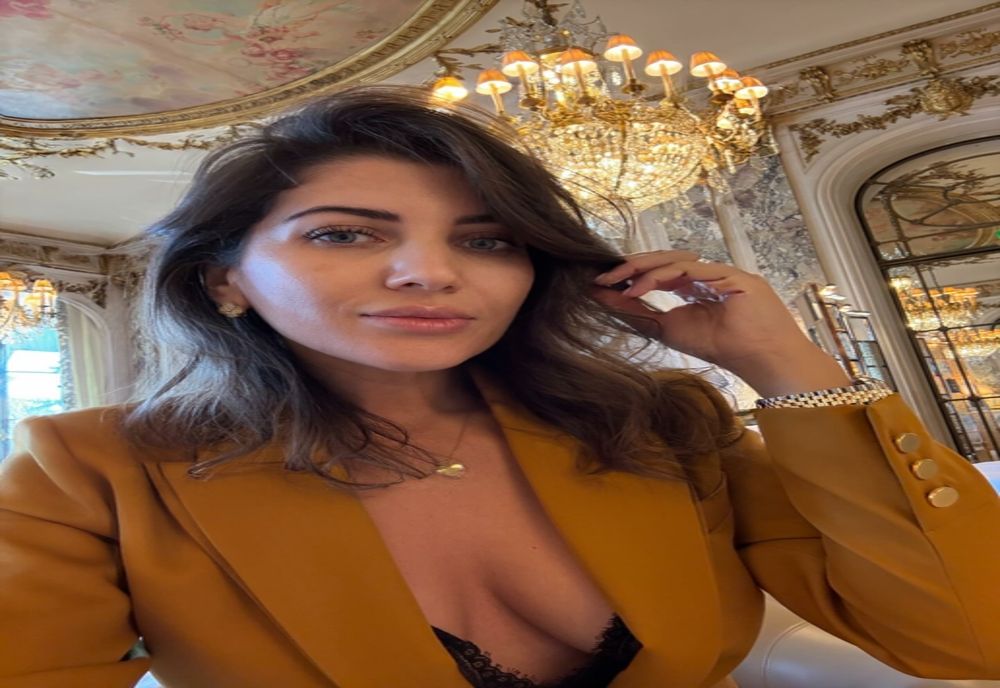 COLECȚIA „THE ARTIST” A ROXANEI OSTROVEANU A CUCERIT PARIS FASHION WEEK 2025