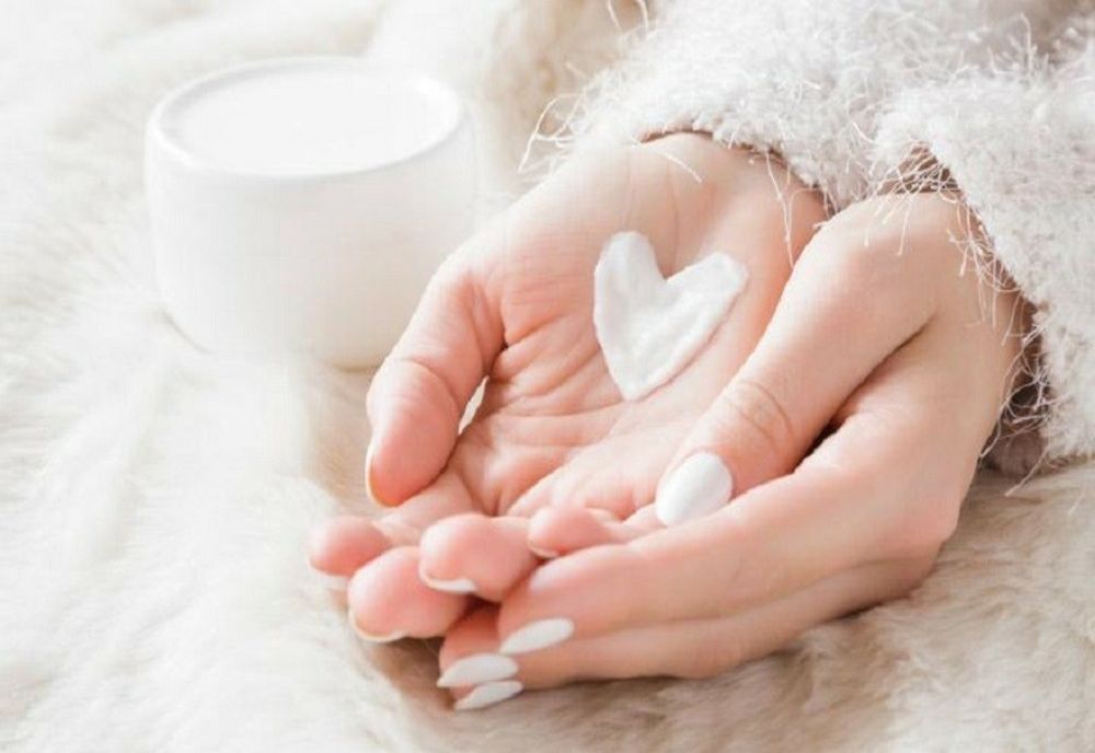 Cum ai grijă de pielea sensibilă a mâinilor iarna