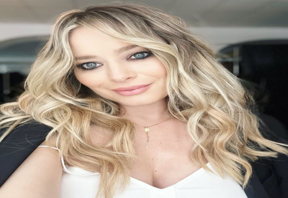 Laura Cosoi este însărcinată cu al cincilea copil, la 44 de ani