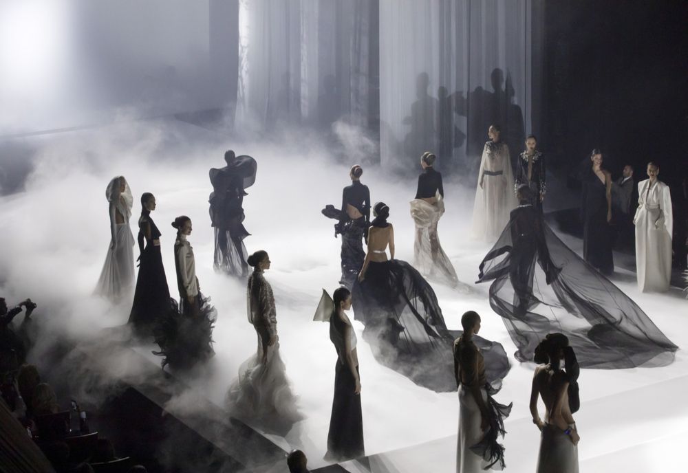 Singurul model român prezent pe podiumul Paris Couture Week