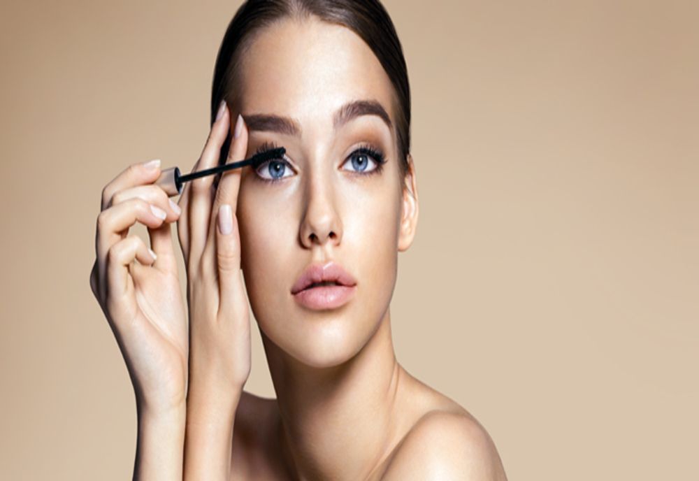 Nuanța de mascara ce intensifică privirea