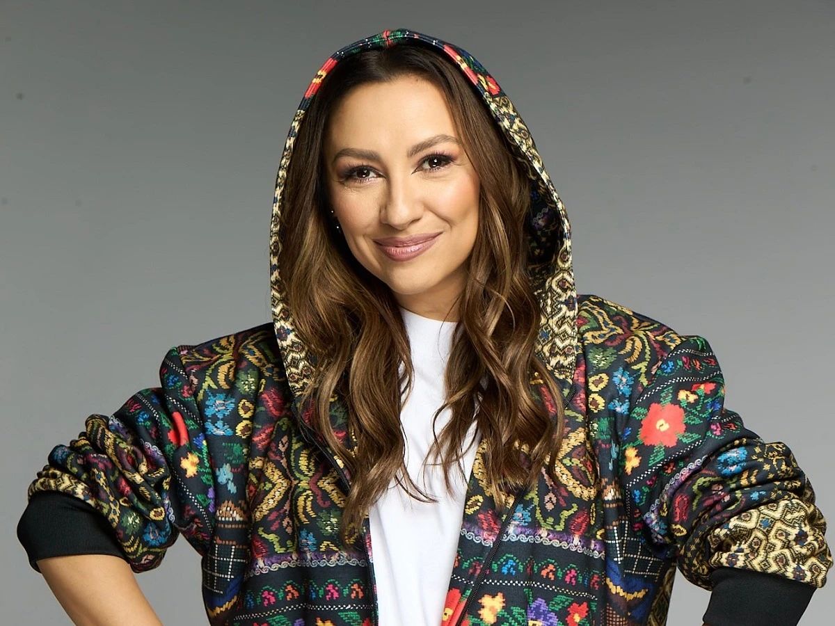 Andra a lansat o colecție de haine cu motive tradiționale