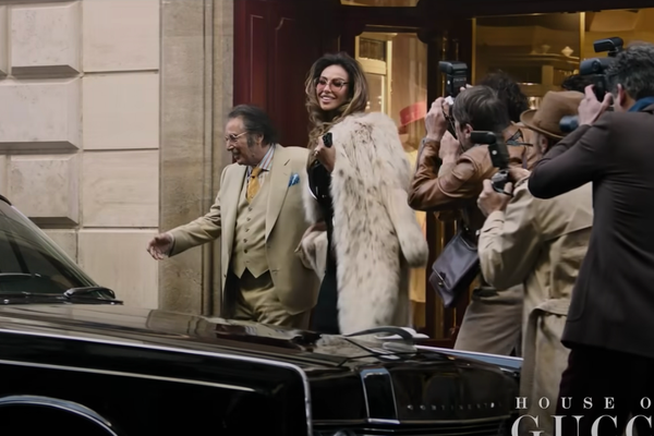 Mădălina Ghenea, răvășitoare la premiera „House of Gucci” de la Milano