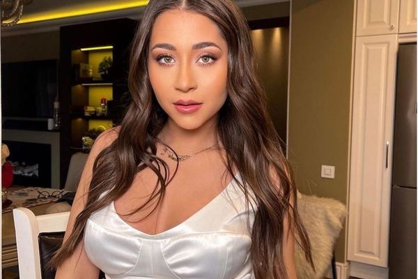 Nicole Cherry s-a pozat cu abdomenul la vedere la doar câteva săptămâni după naștere! Cum arată