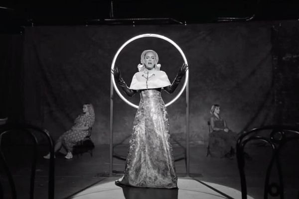 Videoclipul lui Adele „Oh My God” este un tur de forță al modei