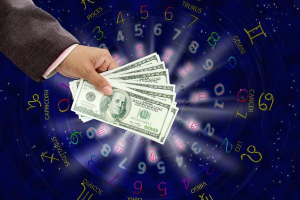 Cum își vor gestiona banii toate semnele zodiacale în 2022
