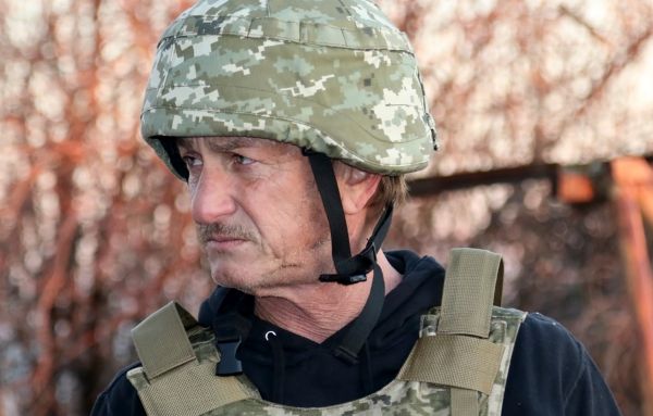 Sean Penn se află pe teritoriul Ucrainei şi filmează un documentar despre invazia Rusiei